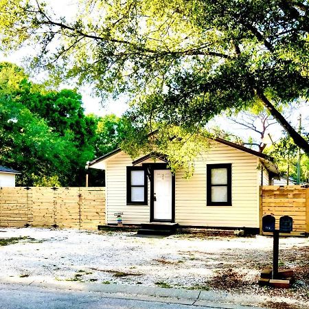 Two Fully Equipped Apartments And A Studio 5 Miles From The Beach セント・ピーターズバーグ エクステリア 写真