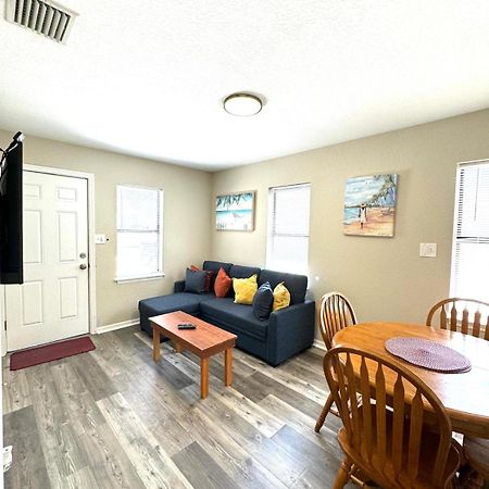 Two Fully Equipped Apartments And A Studio 5 Miles From The Beach セント・ピーターズバーグ エクステリア 写真