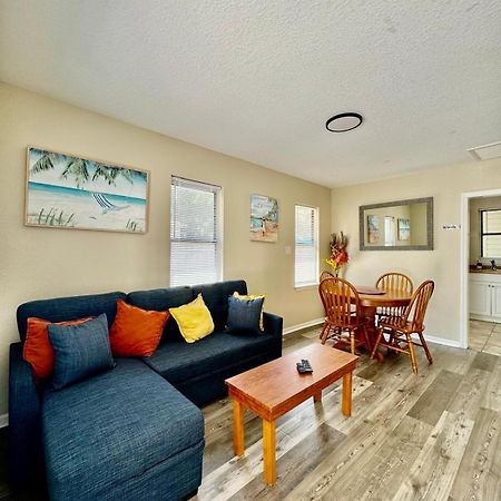 Two Fully Equipped Apartments And A Studio 5 Miles From The Beach セント・ピーターズバーグ エクステリア 写真
