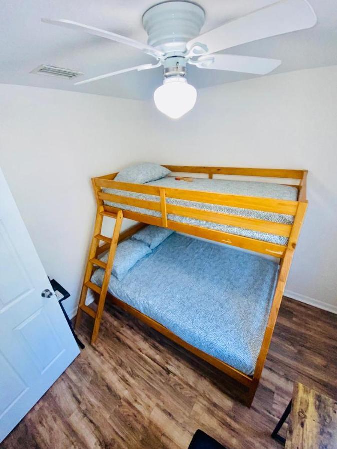 Two Fully Equipped Apartments And A Studio 5 Miles From The Beach セント・ピーターズバーグ エクステリア 写真