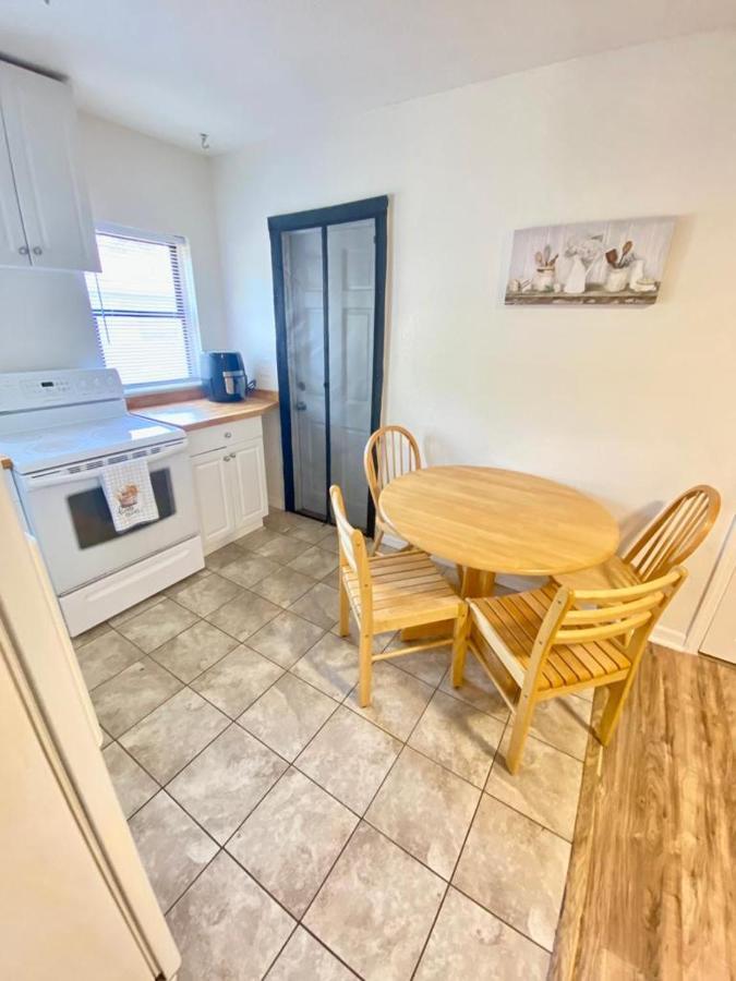 Two Fully Equipped Apartments And A Studio 5 Miles From The Beach セント・ピーターズバーグ エクステリア 写真