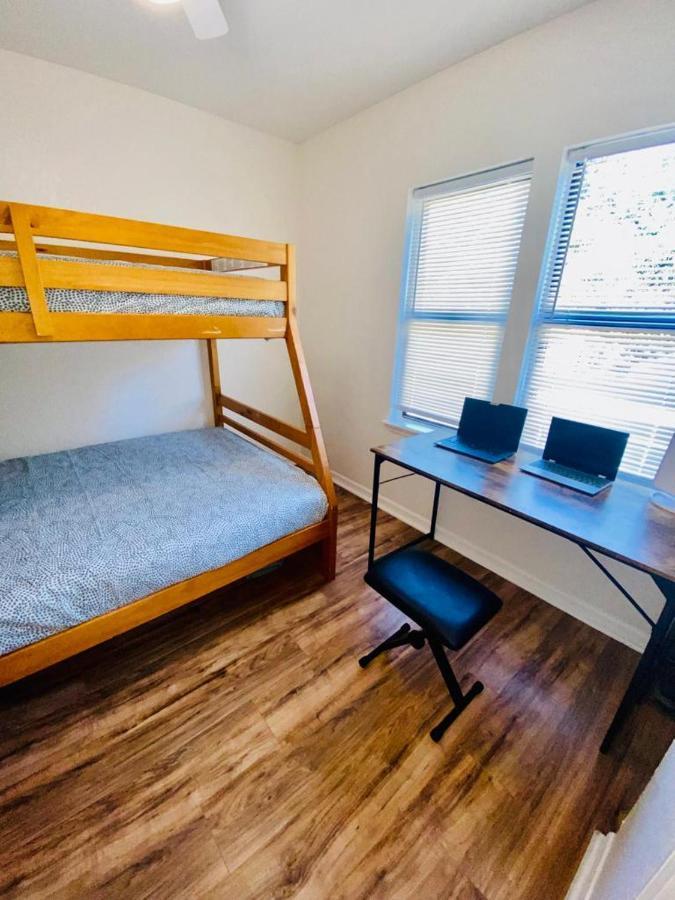 Two Fully Equipped Apartments And A Studio 5 Miles From The Beach セント・ピーターズバーグ エクステリア 写真