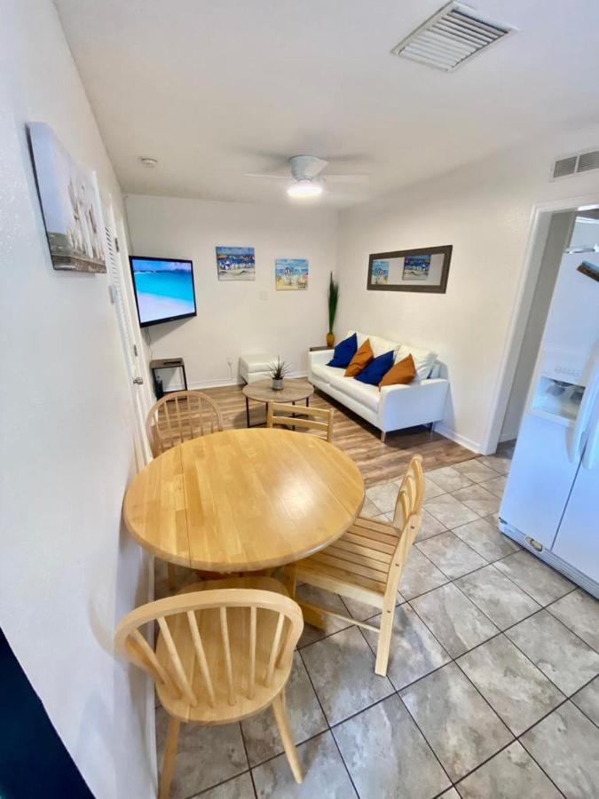 Two Fully Equipped Apartments And A Studio 5 Miles From The Beach セント・ピーターズバーグ エクステリア 写真