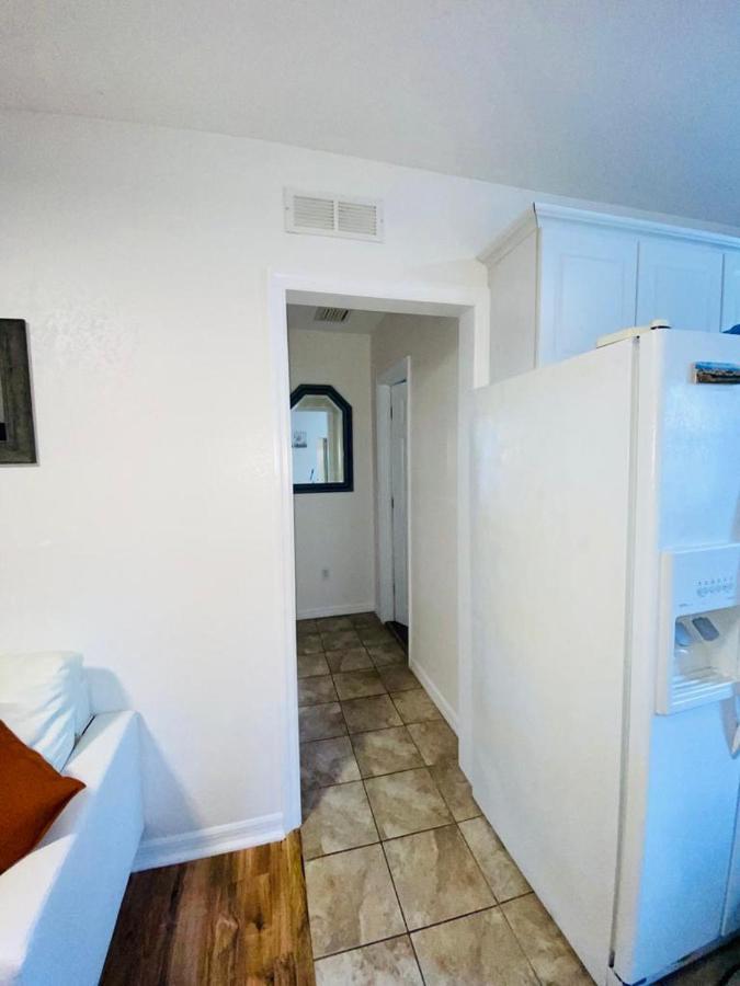 Two Fully Equipped Apartments And A Studio 5 Miles From The Beach セント・ピーターズバーグ エクステリア 写真
