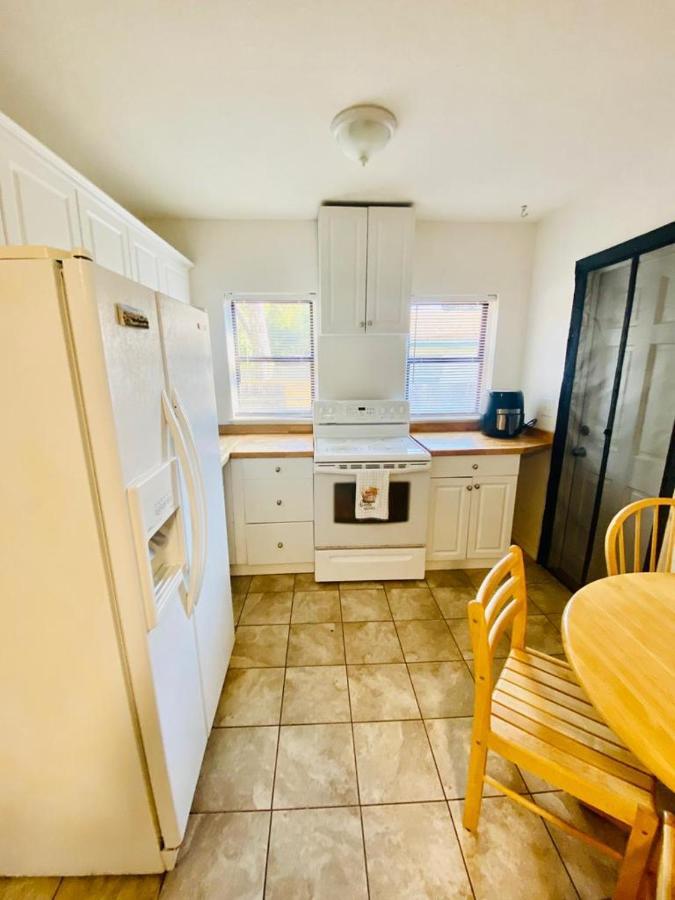 Two Fully Equipped Apartments And A Studio 5 Miles From The Beach セント・ピーターズバーグ エクステリア 写真
