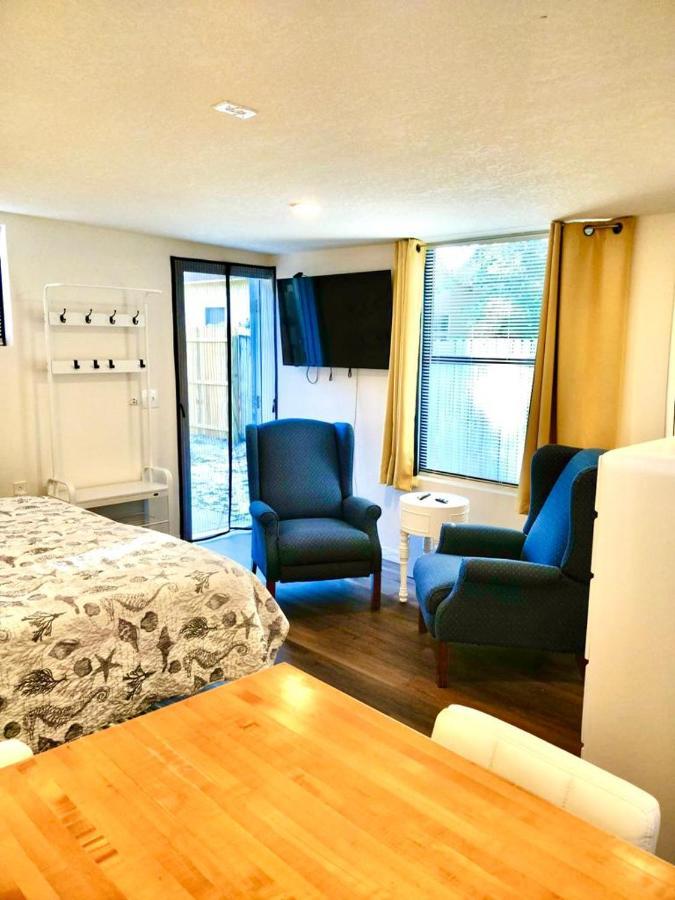 Two Fully Equipped Apartments And A Studio 5 Miles From The Beach セント・ピーターズバーグ エクステリア 写真