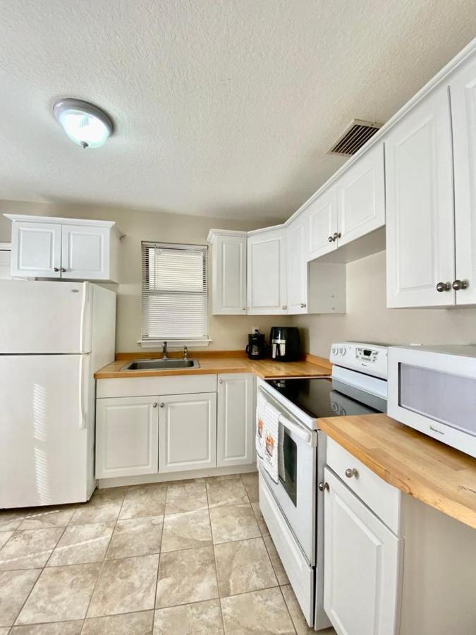 Two Fully Equipped Apartments And A Studio 5 Miles From The Beach セント・ピーターズバーグ エクステリア 写真