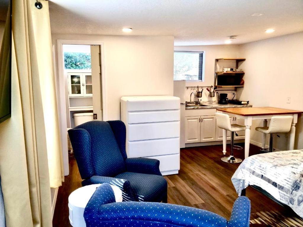 Two Fully Equipped Apartments And A Studio 5 Miles From The Beach セント・ピーターズバーグ エクステリア 写真