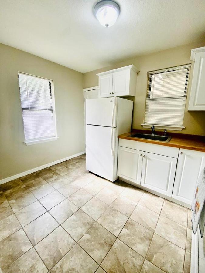 Two Fully Equipped Apartments And A Studio 5 Miles From The Beach セント・ピーターズバーグ エクステリア 写真