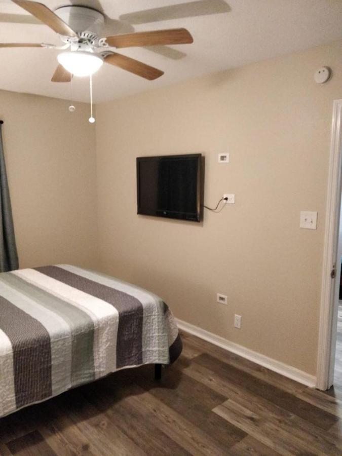 Two Fully Equipped Apartments And A Studio 5 Miles From The Beach セント・ピーターズバーグ エクステリア 写真