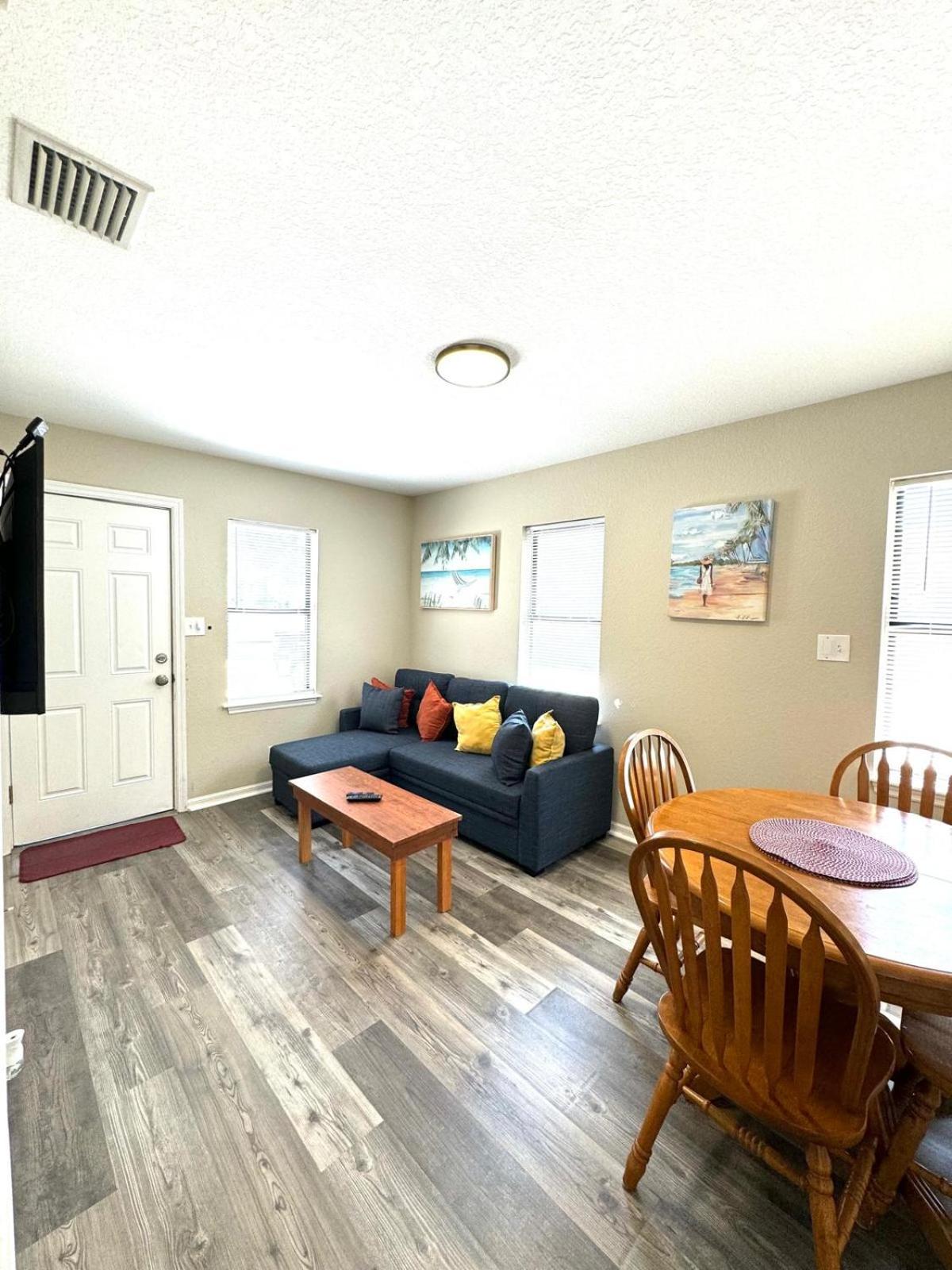 Two Fully Equipped Apartments And A Studio 5 Miles From The Beach セント・ピーターズバーグ エクステリア 写真