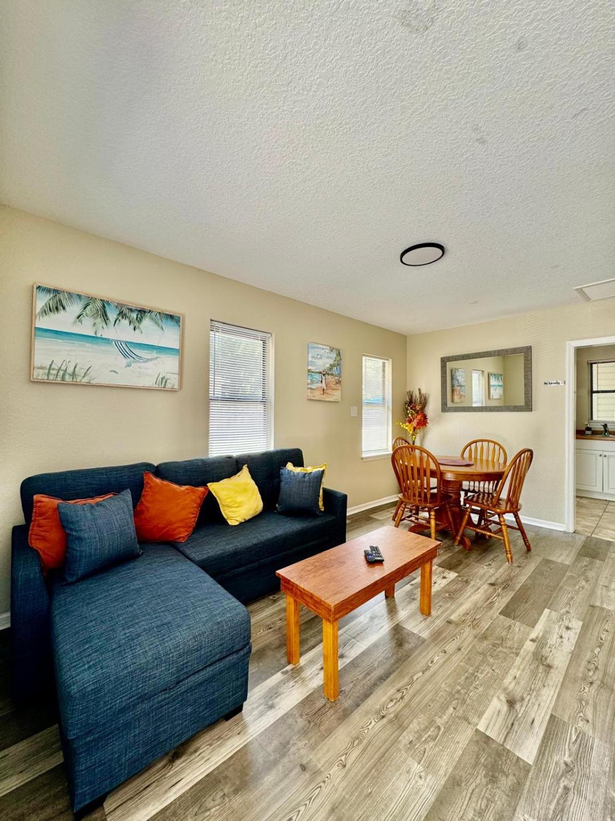 Two Fully Equipped Apartments And A Studio 5 Miles From The Beach セント・ピーターズバーグ エクステリア 写真