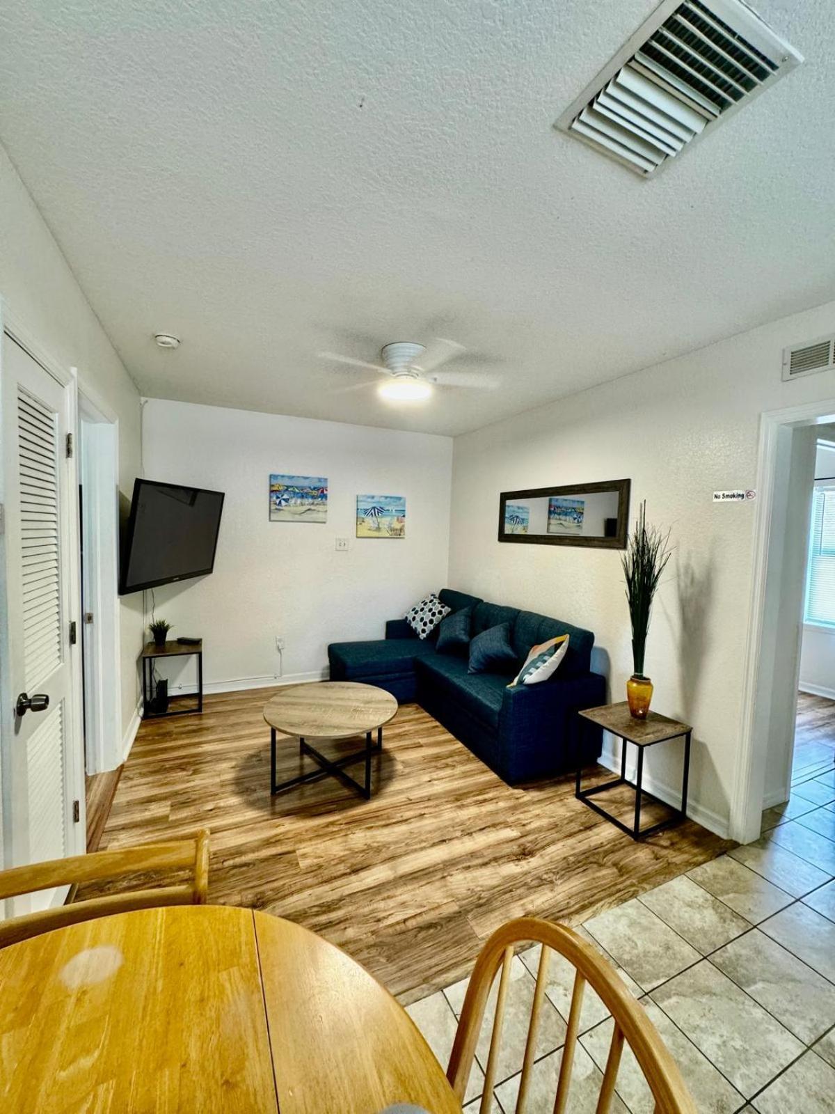 Two Fully Equipped Apartments And A Studio 5 Miles From The Beach セント・ピーターズバーグ エクステリア 写真